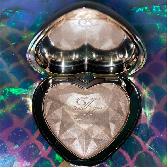 TOO FACED Love Light BLINDED BY LIGHT Highlighter - Picture 4 of 14
